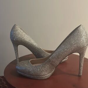 Ladies gold sparkle  3-inch pumps with platform.